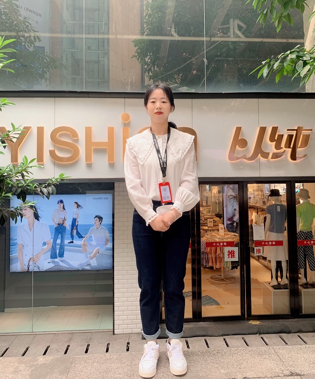 柯红梅(2016级连锁经营管理)以纯集团重庆办事处区域组长.jpg 柯红梅(2016级连锁经营管理)以纯集团重庆办事处区域组长.jpg