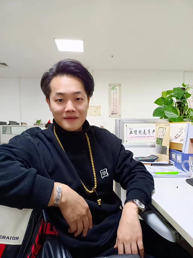 李绪杰(2016级电子商务)以纯集团重庆办事处渠道开发负责人.png 李绪杰(2016级电子商务)以纯集团重庆办事处渠道开发负责人.png